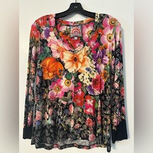 Johnny Was Long Sleeve Tee, beautiful fit and colors. Small